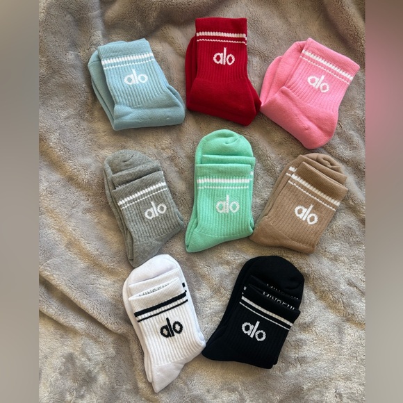 ALO Yoga Accessories - 8 pack of Alo Yoga Unisex Throwback Socks